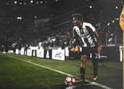 开云体育app-阿什拉夫一锤定音闪耀梦剧场，卡塔尔财团险胜曼联背后的足球新秩序