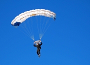 开云体育在线-鹈鹕掀翻76人，哈利伯顿压力下的完美爆发