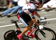 开云官方app入口-跨界统治力，从爵士速胜黄蜂到爱德华兹欧冠接管—竞技场上的唯一性瞬间