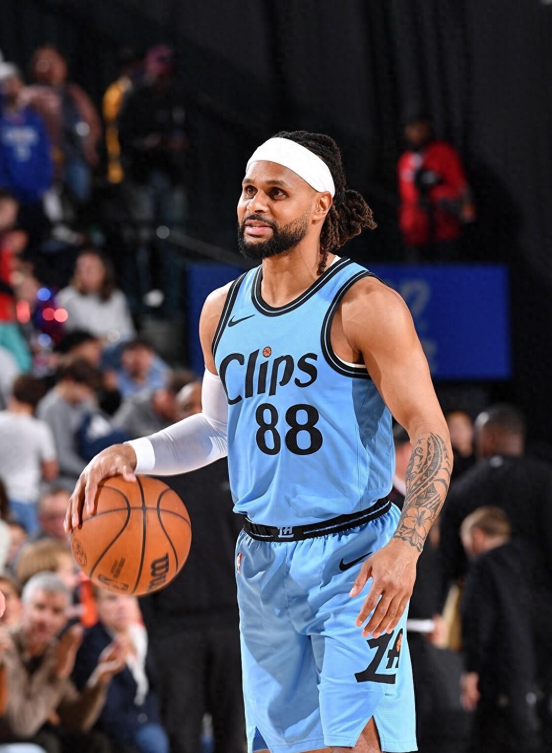 关于快船队老将伤愈归队,球队实力大增的信息 关于快船队老将伤愈归队,球队实力大增的信息