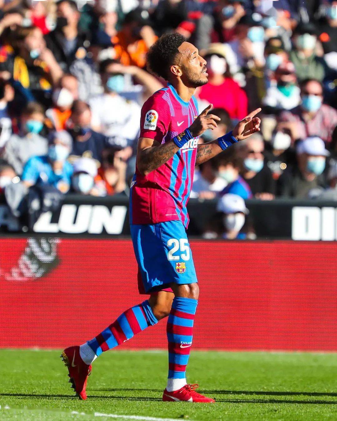 包含瓦伦西亚客场过关，双线作战积极备战的词条