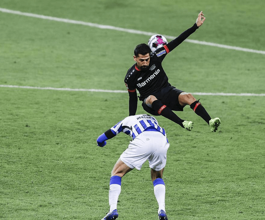 包含瑞典队主场大捷，积分榜稳坐龙头的词条