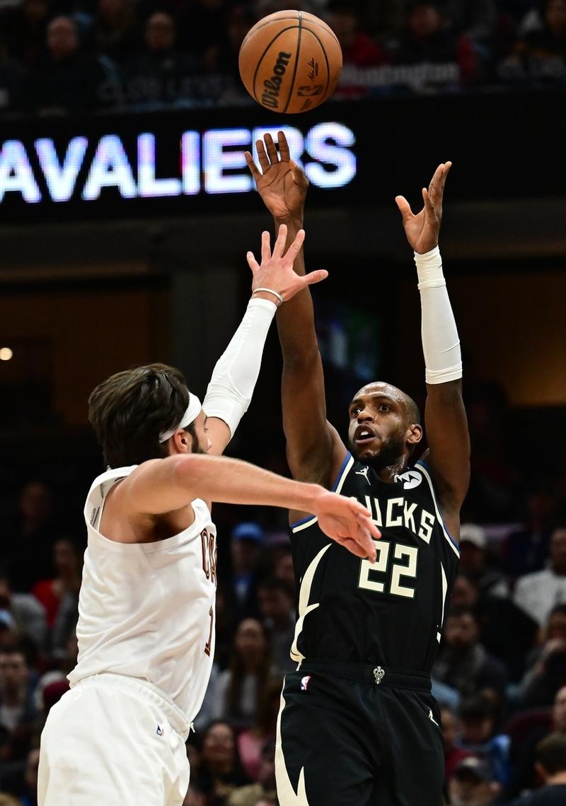 法国男篮险胜雄鹿，伦纳德送出助攻