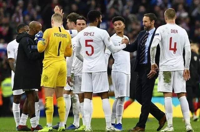 包含克罗地亚翻盘瑞士，拉什福德扛起全队的词条