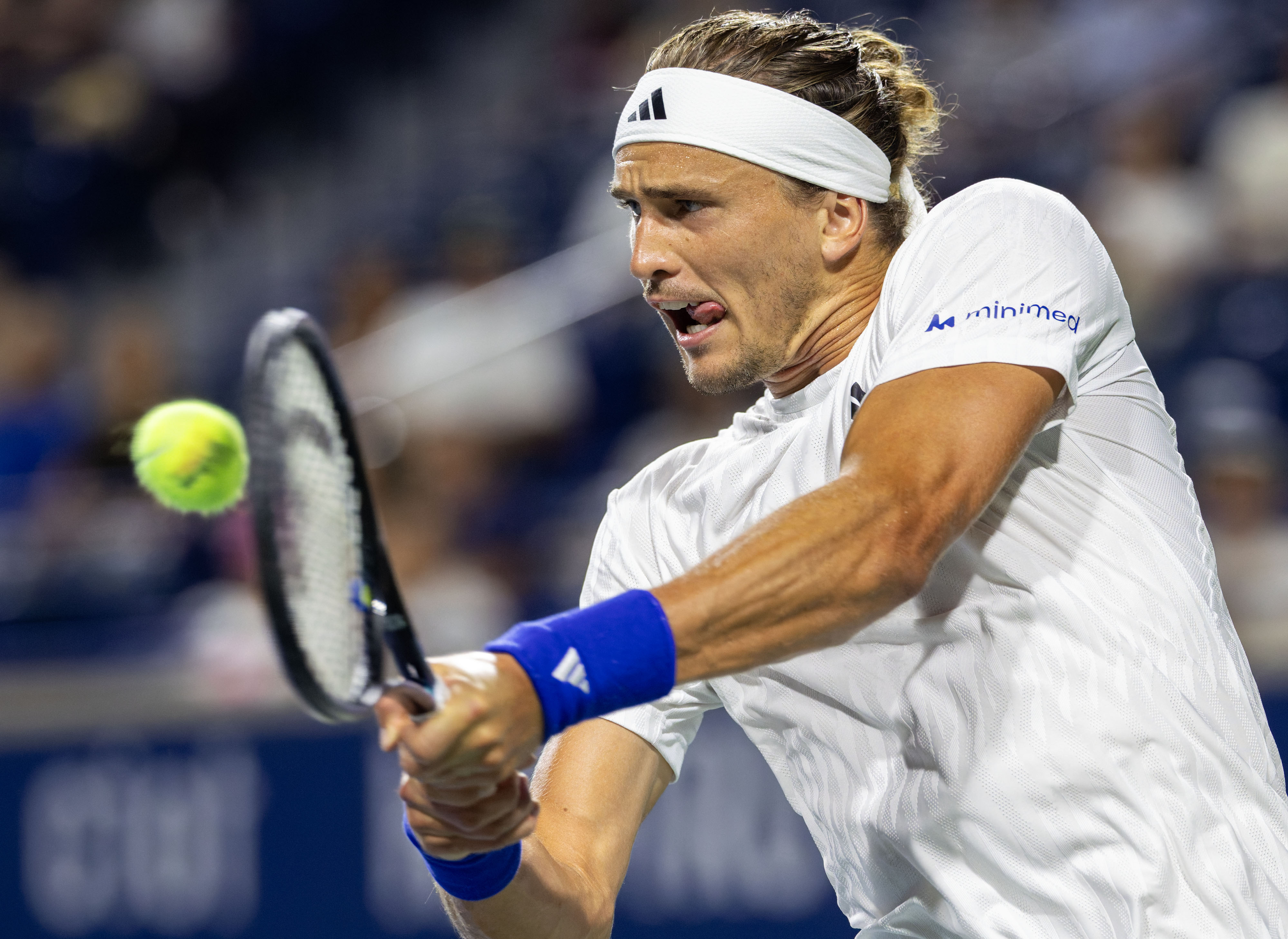 世界网球队轻取英国网球队,兹维列夫一己之力扛起全队的简单介绍 世界网球队轻取英国网球队,兹维列夫一己之力扛起全队的简单介绍