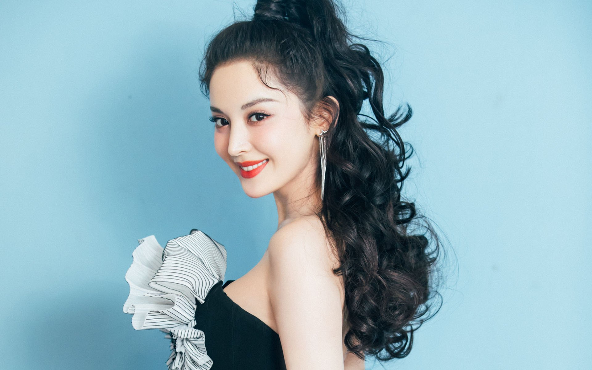 利拉德数据全面爆炸,爵士争冠战惊险战胜新疆队