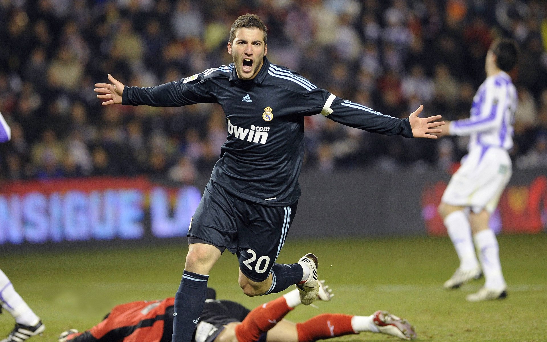 骑士淘汰赛过关广东队，班凯罗带队取胜